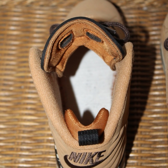 Jordan Jumpman MVP Preschool shoes. Flax/Baroque Brown/Black colorway. Sz. 1Y - Picture 4 of 8